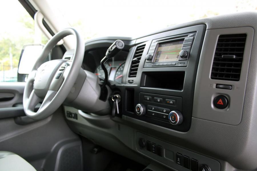  Nissan NV2500 HD 2012 года  (фото 18 из 38)